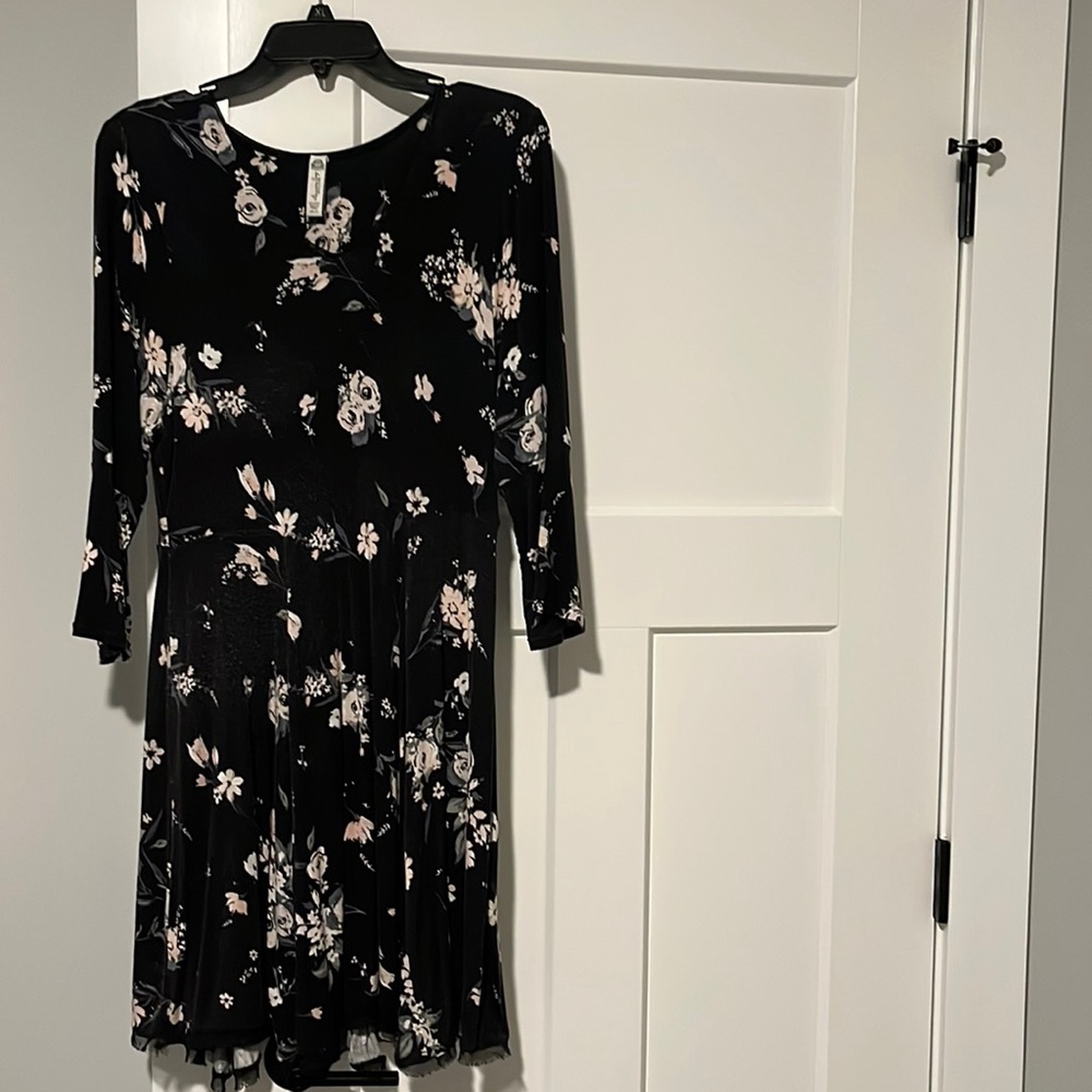 Mid thigh lengthened 3/4 sleeve dress.